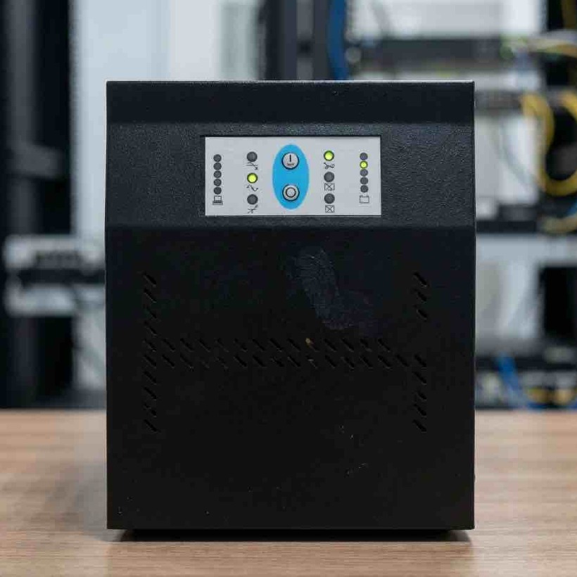 یو پی اس شبه سینوسی فنپا مدل Ups Fanpa Tower 3KVA image gallery
